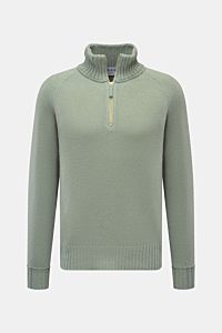 Front view of FTC Cashmere half-zip jumper grey-green with a wide ribbed collar, half-zip, slim fit, raglan sleeves, and rib knit cuffs.

Stay cosy and warm in the colder months with this timeless half-zip jumper by FTC made of high-quality Fair Trade 
