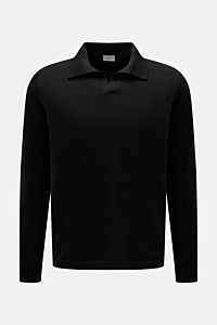 Front view of 04651/ A trip in a bag Knit polo 'Johnny' black in pure wool with narrow collar, soft fine knit, regular fit, ribbed bands.

Stylish comfort: This knit polo by 04651/ A TRIP IN A BAG in comfortable pure wool material is a versatile favour