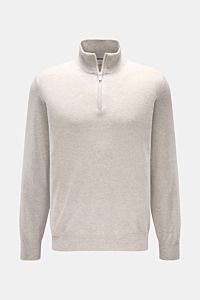 Front view of Brunello Cucinelli Cashmere Troyer hellgrau meliert, a light grey melange quarter-zip sweater in pure cashmere with fine knit texture and slim contrast edges. Sportives Freizeit-Essential made in Solomeo: Der Troyer aus reinem Cashmere vo