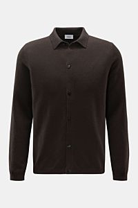 von Braun Cashmere Strickhemd dunkelbraun, frontal fotografiert, Slim Fit, reiner Cashmere, weicher Griff, feines Strickbild, Umlegekragen, Knopfleiste, Rippbündchen.