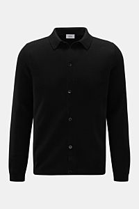 von Braun Cashmere Strickhemd schwarz, frontal fotografiert, Slim Fit aus feinstem mongolischem Cashmere mit klassischem Kragen, glatter Knopfleiste und Rippbündchen.