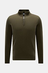 von Braun Cashmere Troyer oliv, frontal fotografiert, Slim Fit mit feinem Strickbild, Troyerkragen mit Zipper, reiner weicher Cashmere aus Mongolei, flexible Rippbündchen