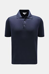 Front view of Malo Kurzarm-Strickpolo navy, a slim fit short-sleeve knit polo made of pure cotton with a soft touch, fine knit texture, tailored collar, smooth three-button placket, and comfortable ribbed cuffs. 

Description: 
Ein Essential für jeden 