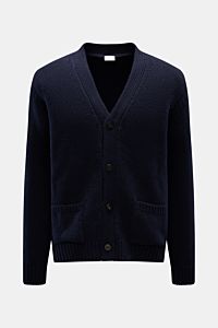 04651/ A trip in a bag Cardigan 'Bold' navy, grob gestrickt, Oversized Fit, reine Wolle, weicher Griff, V-Ausschnitt, Vier-Knopf-Leiste, Fronttaschen, frontal fotografiert.