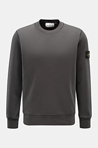 Stone Island Rundhals-Sweatshirt 'Basic Sweat' dunkelgrau, frontale Aufnahme, reine Baumwolle, weicher Griff, Regular Fit, Kompass-Badge am Oberarm.