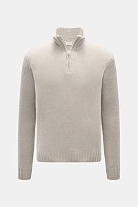 Vorderansicht des 04651/ A trip in a bag Troyer 'Grainy' sand mit hohem Rippstrickkragen, Zipper, Regular Fit, Boucléstrick, weichem Griff, breiten Rippbündchen, mittelfeinem Strickbild aus Wolle und Microfaser.