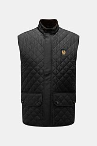 Belstaff Outdoorweste 'Icon' schwarz, Slim Fit Steppweste mit fünf-Knopf-Leiste, aufgesetzten Taschen, Stehkragen, BELSTAFF-Logo, frontale Ansicht.