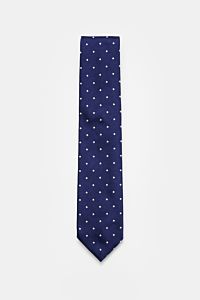 Top-down view of the Tom Ford Seidenkrawatte dunkelblau/creme gepunktet silk tie with white polka dots on dark blue background, showcasing its elegant design.

Zeitloser Stil mit luxuriöser Note: Die Seidenkrawatte von TOM FORD überzeugt als elegantes 