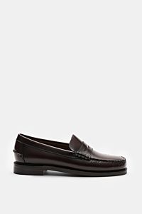 Sebago Penny Loafer 'Classic Dan' bordeaux, seitliche Ansicht, fein genarbtes Leder, Penny Strap, Blake-Verarbeitung, ledernes Innenfutter, Ledersohle mit Kautschukabsatz.