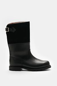 Seitenansicht des Ludwig Reiter Boot schwarz/dunkelgrau meliert mit Juchtenleder, Filzschaft, Lammfellfutter, runder Vorderkappe und Dornschließe.