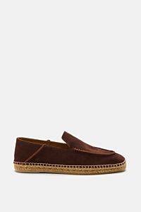 Side view of Tom Ford Espadrilles dunkelbraun in soft dark brown velour leather with decorative front stitch, leather lining, espadrille trim, and flexible rubber sole, ideal for summer vacation comfort.