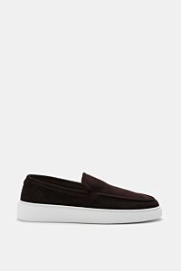 Fabiano Ricci Loafer dunkelbraun shown from side view, puristic design in soft dark brown velour leather, slim silhouette, matte white flexible rubber sole.