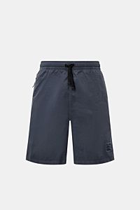 Stone Island Badeshorts 'Ghost Piece' graublau, frontale Ansicht, Microfaser, Regular Fit, elastischer Bund mit Tunnelzug, Taschen mit Zipper, Mesh-Innenfutter.