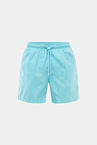 MC2 Saint Barth Badeshorts 'Lightning Pantone' türkis, frontale Nahaufnahme, leichter Griff, elastischer Bund mit Kordelzug, recycelte Microfaser, Regular Fit, seitliche Taschen, Mesh-Innenfutter, kleines Metall-Logo, verstaubar.