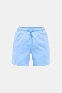 Frontansicht der hellblauen MC2 Saint Barth Badeshorts 'Lightning Pantone' aus recycelter Microfaser mit elastischem Bund, Kordelzug und kleinem Pantone-Label.