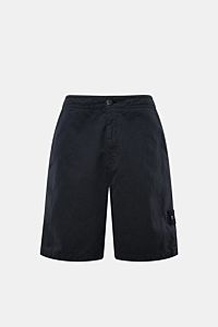 Stone Island Shorts 'Ghost Piece' navy shown from the front, made of cotton-linen canvas with zipper, button, tonal compass badge, French pockets, and back patch pockets. Monochromes Sommer-Piece: die komfortablen Shorts von STONE ISLAND aus der 'Ghost