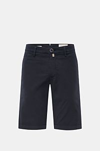 Jacob Cohen Bermudas 'Bob' navy, frontale Ansicht, slim Fit, niedrige Bundhöhe, Button Fly, elastische Baumwolle, French Taschen, Leather Patch.