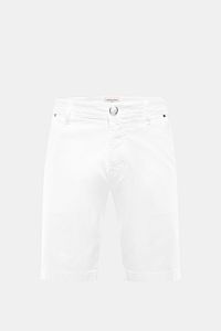 Jacob Cohen Bermudas 'Lou' weiß aus Baumwolle-Lyocell-Mix, Regular Fit, Button Fly, französische Taschen, frontal fotografiert.
