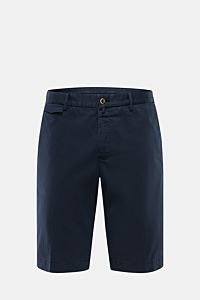 Front view of PT Torino Bermudas navy in smooth, slightly elasticated cotton with a high waist, zip, button, and various pockets.

Typically stylish: These shorts in soft cotton by PT TORINO are the best choice for elegant summer looks.

Sm