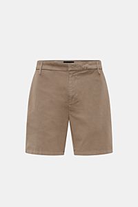 Dondup Shorts 'Manheim' khaki, frontale Nahaufnahme, Regular Fit, hohe Leibhöhe, elastische Baumwolle, Reißverschluss, französische Taschen, Metall-Initial.