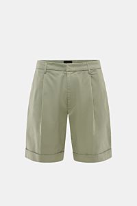 Dondup Shorts 'Ethan' graugrün, frontale Nahaufnahme, Regular Fit, leichte Baumwolle, Bundfalte, Saumaufschlag, französische Taschen, Metall-Initial.