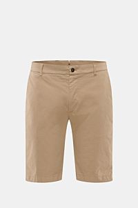 Berwich Bermudas 'Elax' taupe aus elastischer Baumwolle, Frontaufnahme mit Reißverschluss, Bundknopf, teielastischem Bund, französischen und Gesäßtaschen.