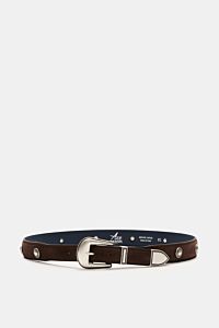 Ace Denim Veloursleder Gürtel 'Cowboy Belt' dunkelbraun, soft suede leather with silver buckle, metal tip, Western-style conchos, shown from front side.