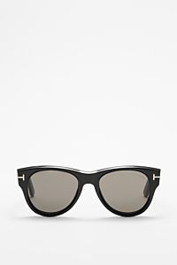 Front view of Tom Ford Sunglasses 'Burton' black with slightly rounded silhouette, acetate frame, evenly tinted plastic lenses, 100% UV protection, filter category 3; stylish all-rounder and ideal summer essential, velvet hard case included.