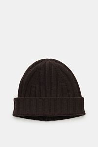 von Braun Cashmere Mütze dunkelbraun, frontal fotografiert, feines Rippstrickmuster, schmaler Umschlag, weicher Griff, reiner mongolischer Cashmere