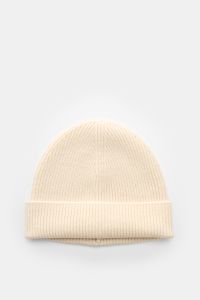Top-down view of von Braun Cashmere beanie off-white in a classic brioche knit pattern with small turn-up, made of pure soft cashmere. Wear it with a classic winter coat or high function down jacket: This soft VON BRAUN knitted beanie is made of luxurious