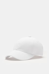A.P.C. Baseball-Cap 'Charlie' weiß aus robustem Baumwoll-Canvas, Six-Panel-Design mit tonalem Logo-Stitching, verstellbar, seitliche Nahaufnahme.