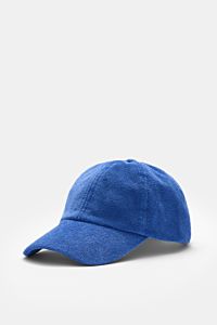 Front-side view of the 04651/ A trip in a bag Terry baseball cap 'Terry' blue in soft cotton terry, six-panel style with adjustable closure.

Spring awakening: This stylish baseball cap in soft terry from the label 04651/ A TRIP IN A BAG offers good prote
