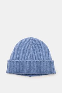 Front-facing view of the 04651/ A trip in a bag Cashmere Mütze rauchblau, a luxurious light blue cashmere winter hat with a wide fold-over cuff and textured ribbed knit pattern.

Luxuriöses Winter-Accessoire: Die edle Cashmere-Mütze aus der 