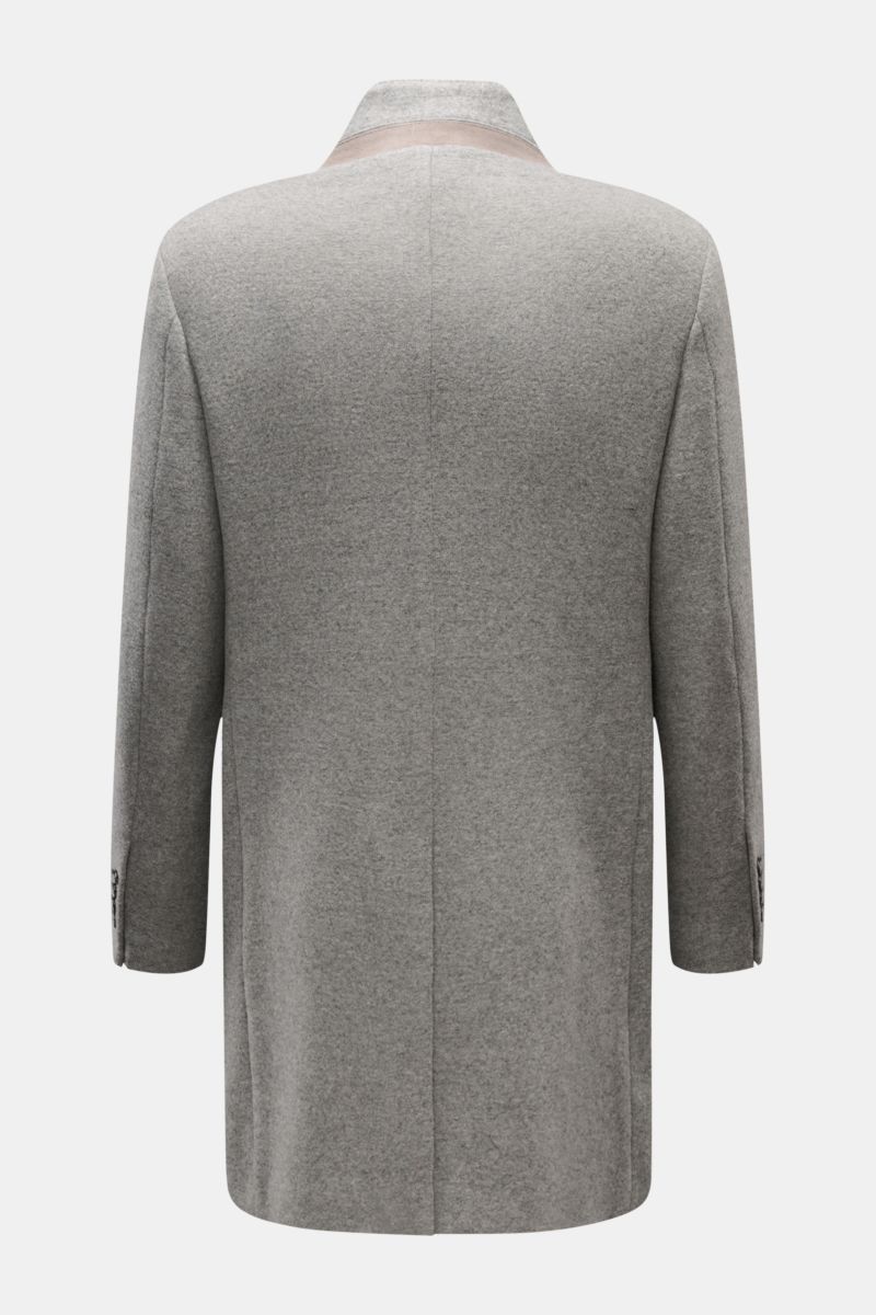 Back view of Fay Mantel 'Duty Coat' grau, a grey wool coat with long sleeves and a clean seam down the center.