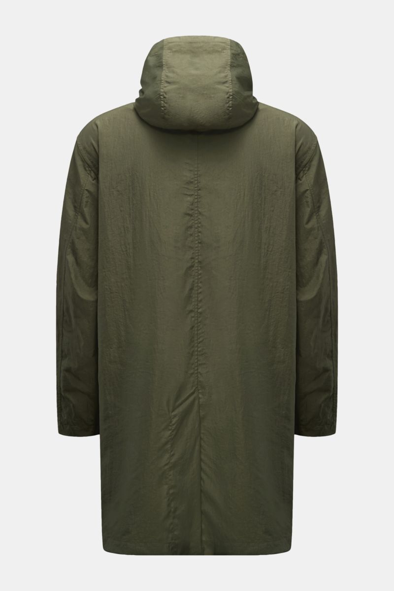 04651/ A trip in a bag Mantel 'Travel Coat' oliv, Rückansicht, leichter, wasserabweisender, winddichter Microfaser-Mantel mit Kapuze und Innentasche.