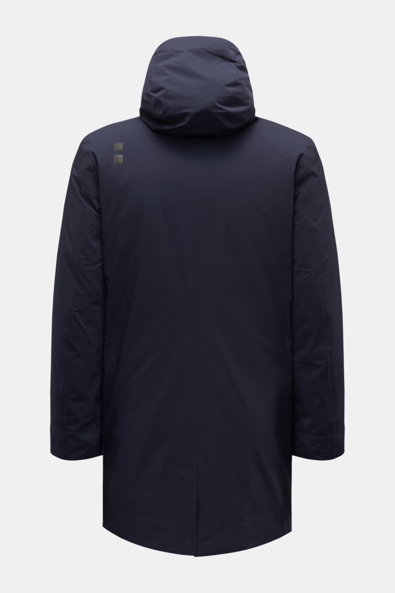 Rear view of UBR Mantel 'Black Storm' navy, a waterproof, breathable technical microfiber coat with taped seams, removable Primaloft lining, hood, and reflective logo.