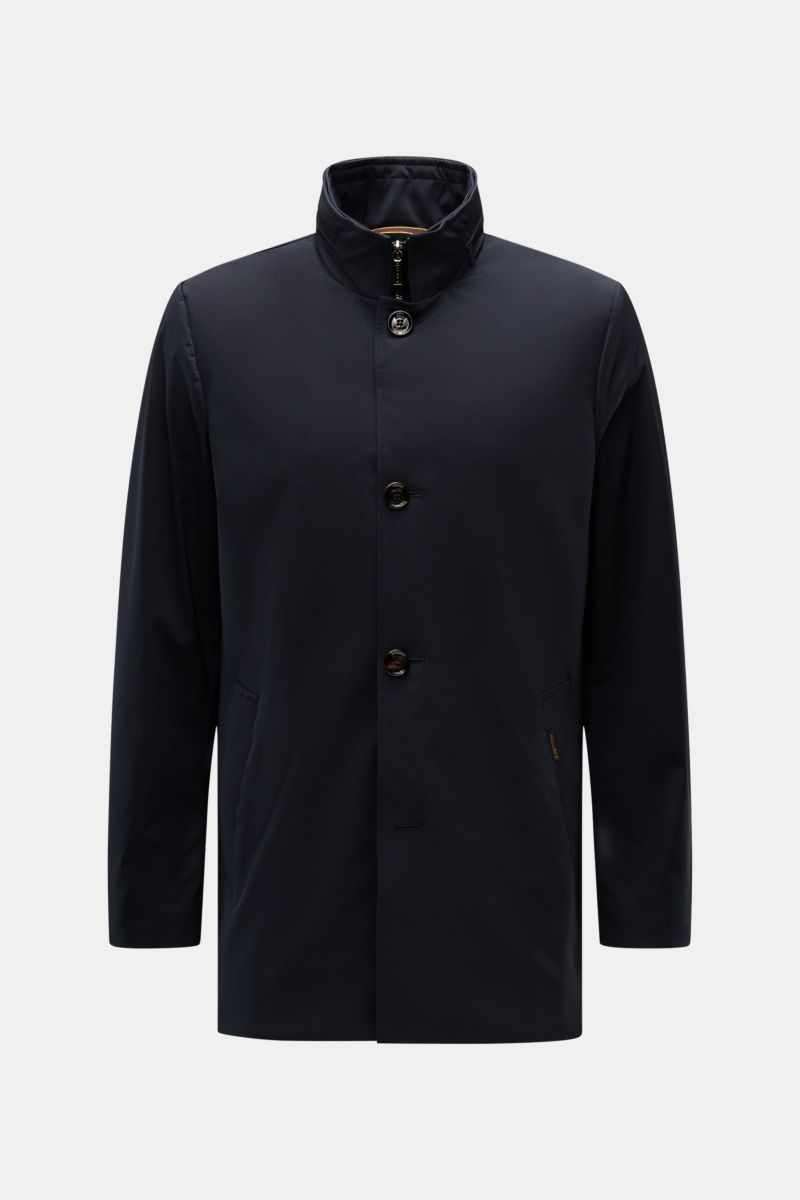 Front view of Moorer Kurzmantel 'Borromini' navy, a slim fit short coat with water-repellent silk-microfiber mix, four-button double-front, stand collar with hidden hood, slanted welt pockets, back center vent, smooth lining, and two inner pockets, design