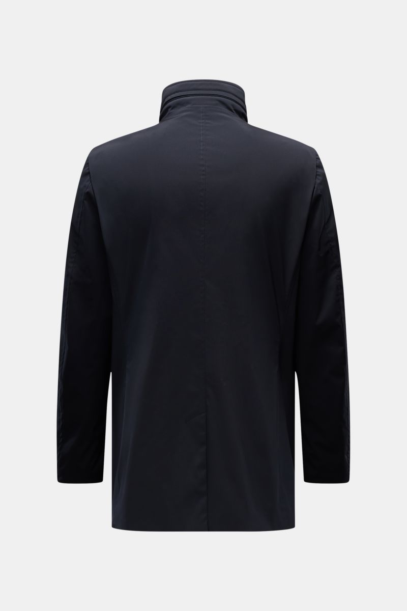 Rear view of Moorer Kurzmantel 'Borromini' navy slim fit short coat with stand-up collar, water-repellent silk-microfiber blend, and back vent.