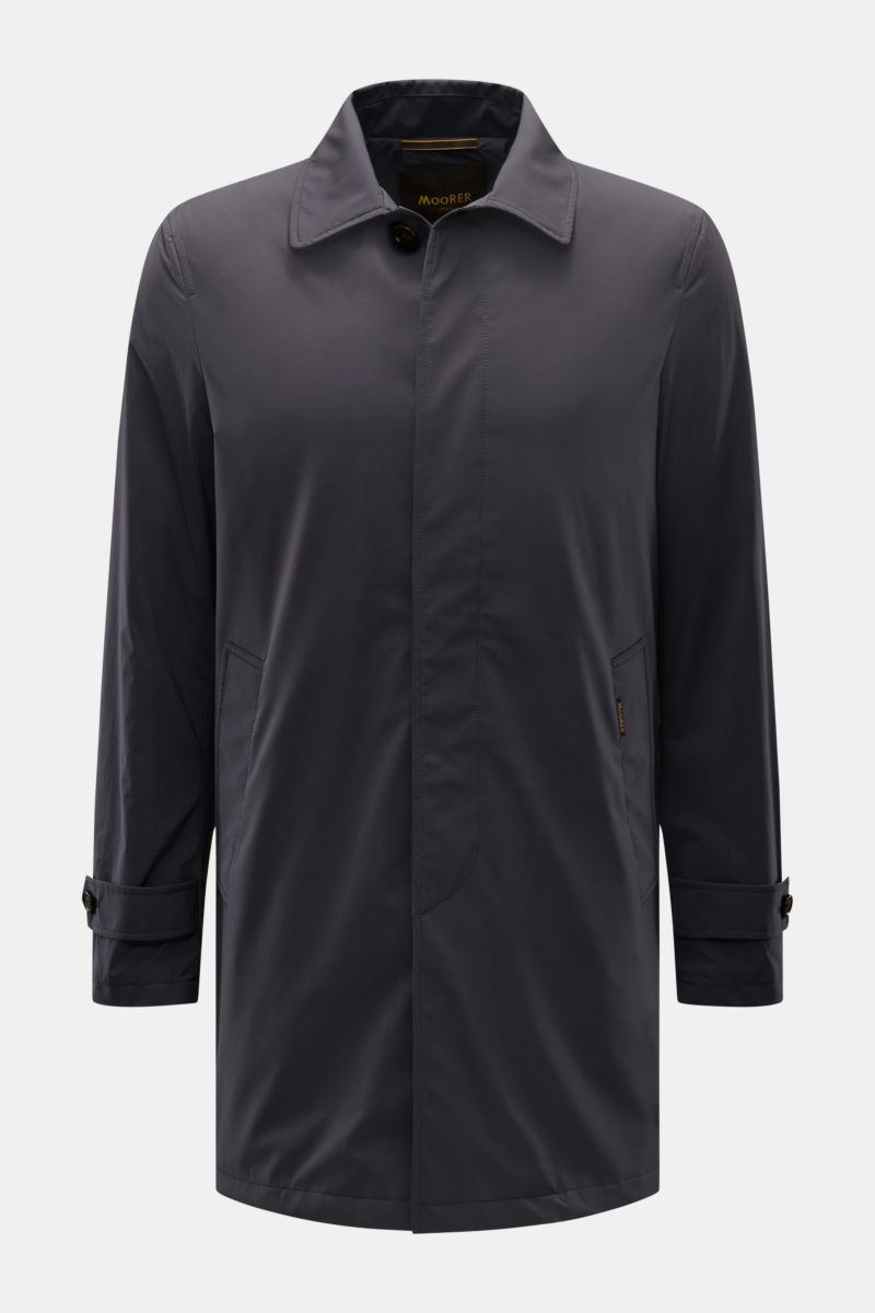 Front view of Moorer Kurzmantel 'Vittor' dunkelgrau, a slim fit, dark gray short coat made of water-repellent microfiber with a smooth touch, featuring a four-button placket, turn-down collar, piped front pockets, buttoned sleeve cuffs, back center vent, 