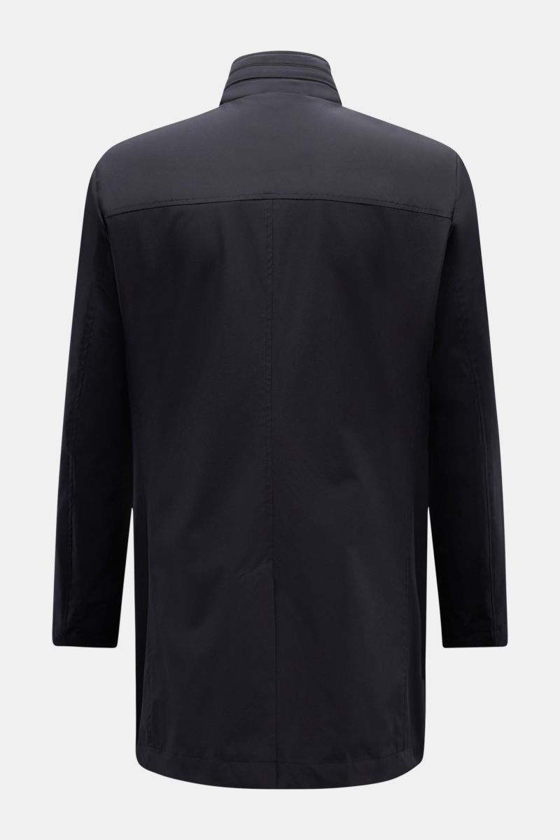 Moorer Kurzmantel 'Hektor' navy in glatter Microfaser, Rückansicht mit Stehkragen, wasserabweisend, Slim Fit und Rückenmittelschlitz.