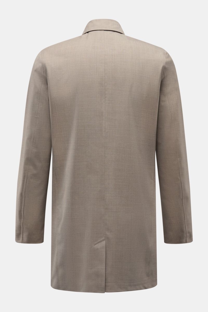 Rear view of UBR Rain coat 'Sky Fall Savile' taupe mottled, lightweight merino wool and microfibre blend, slim fit with centre back vent.

The incredibly lightweight rain coat 'Sky Fall Savile' by UBR is made of smart merino wool and microfibre for eff
