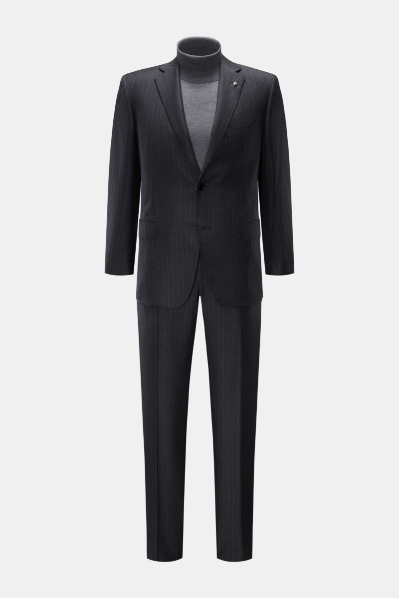 Front view of Belvest Anzug navy/grau gestreift, classic Italian wool suit with slim fit, pinstripe jacket, and straight-cut trousers.