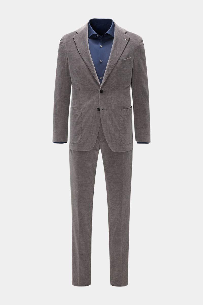 Front view of Tagliatore Cordanzug beige, a stylish suit combining cotton and wool corduroy with a slim-fit, unconstructed blazer and regular-fit trousers with elastic waistband.
