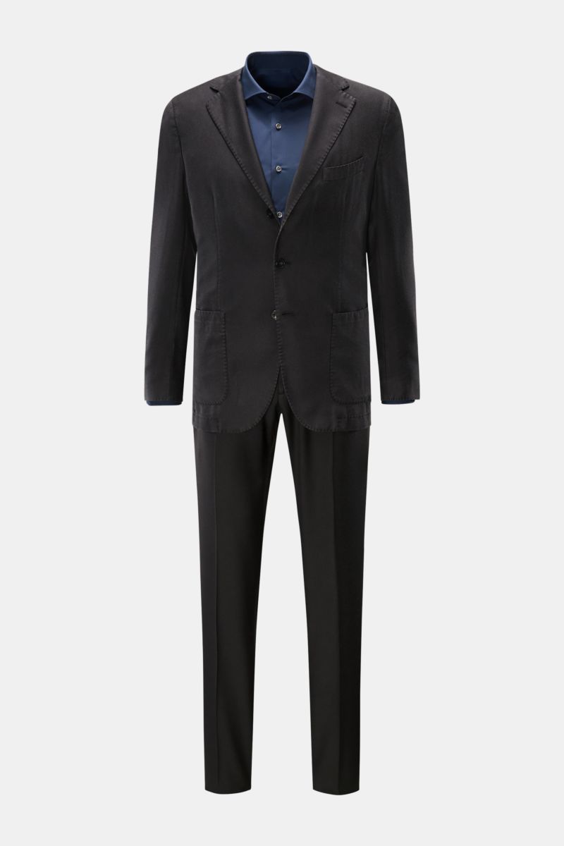 Santaniello Anzug dunkelgrau aus Super 110's Wolle, Slim Fit, tailliertes Sakko mit drei Knöpfen und schmal zulaufende Hose, Frontalansicht.