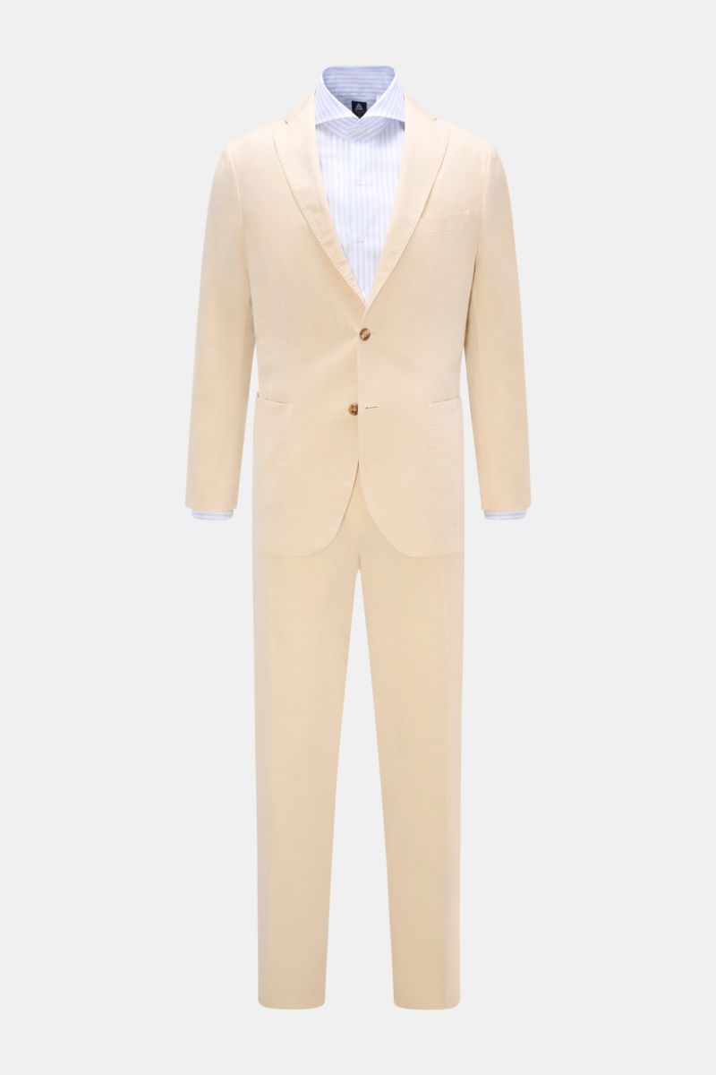 Boglioli Anzug 'K. Jacket' sand, frontal fotografiert, Slim Fit, tailliertes Sakko mit fallendem Revers, Baumwolle-Seide, garment dyed.