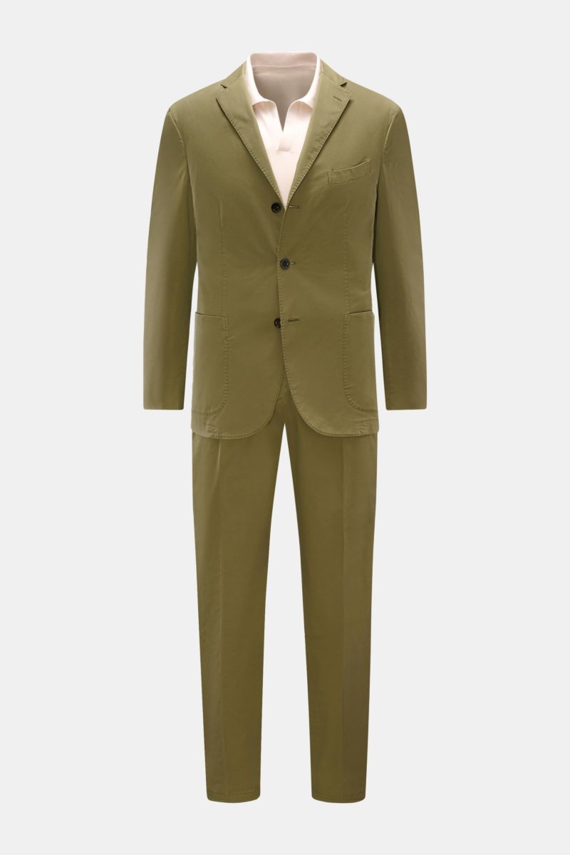 Boglioli Anzug 'K. Jacket' oliv, frontale Ansicht, legerer Slim Fit mit tailliertem Sakko, Baumwoll-Twill, leicht elastisch, weicher Griff, Hose schmal zulaufend.