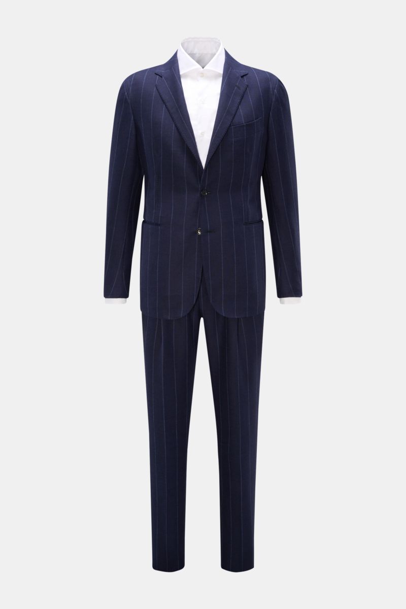 Front view of Stile Latino Anzug 'Vincenzo' navy gestreift suit with slim-fit button-fly trousers and three-button jacket in chalk stripes.