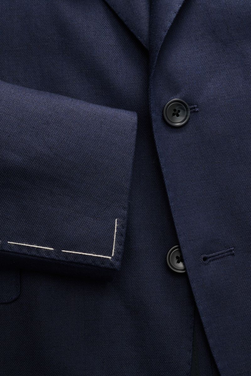 Tagliatore Leinenanzug 'Vesuvio' navy, Detailaufnahme von Ärmel und Knöpfen, Slim Fit, reines Leinen, elegant und komfortabel.