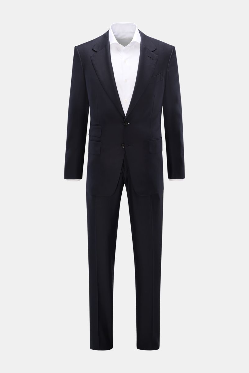Tom Ford Anzug 'Shelton' navy, frontale Ansicht, Slim Fit Sakko mit Patten-Taschen, Side Adjuster Hose aus reiner Wolle, weißes Hemd.