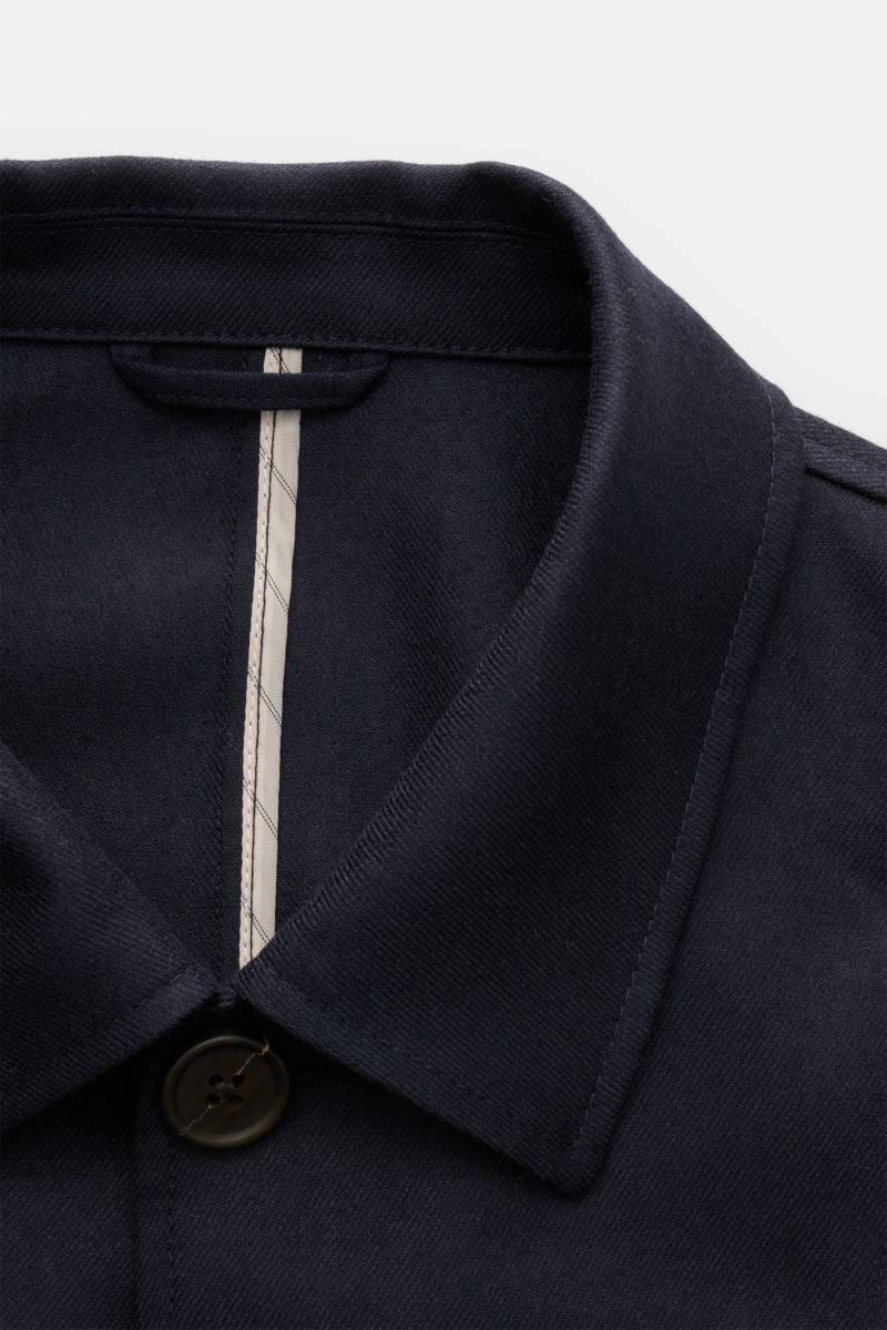 Emporio Armani Blazer dark navy shown in a close-up front view, highlighting the turn-down collar and top button of lightweight wool twill fabric. Distinctive, lightweight, stylish: This blazer in slightly stretchy wool by EMPORIO ARMANI has a linear c